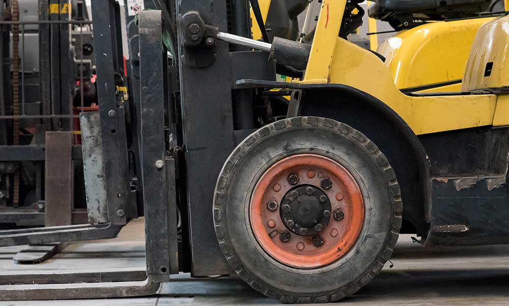 Ruedas macizas vs neumáticas carretillas